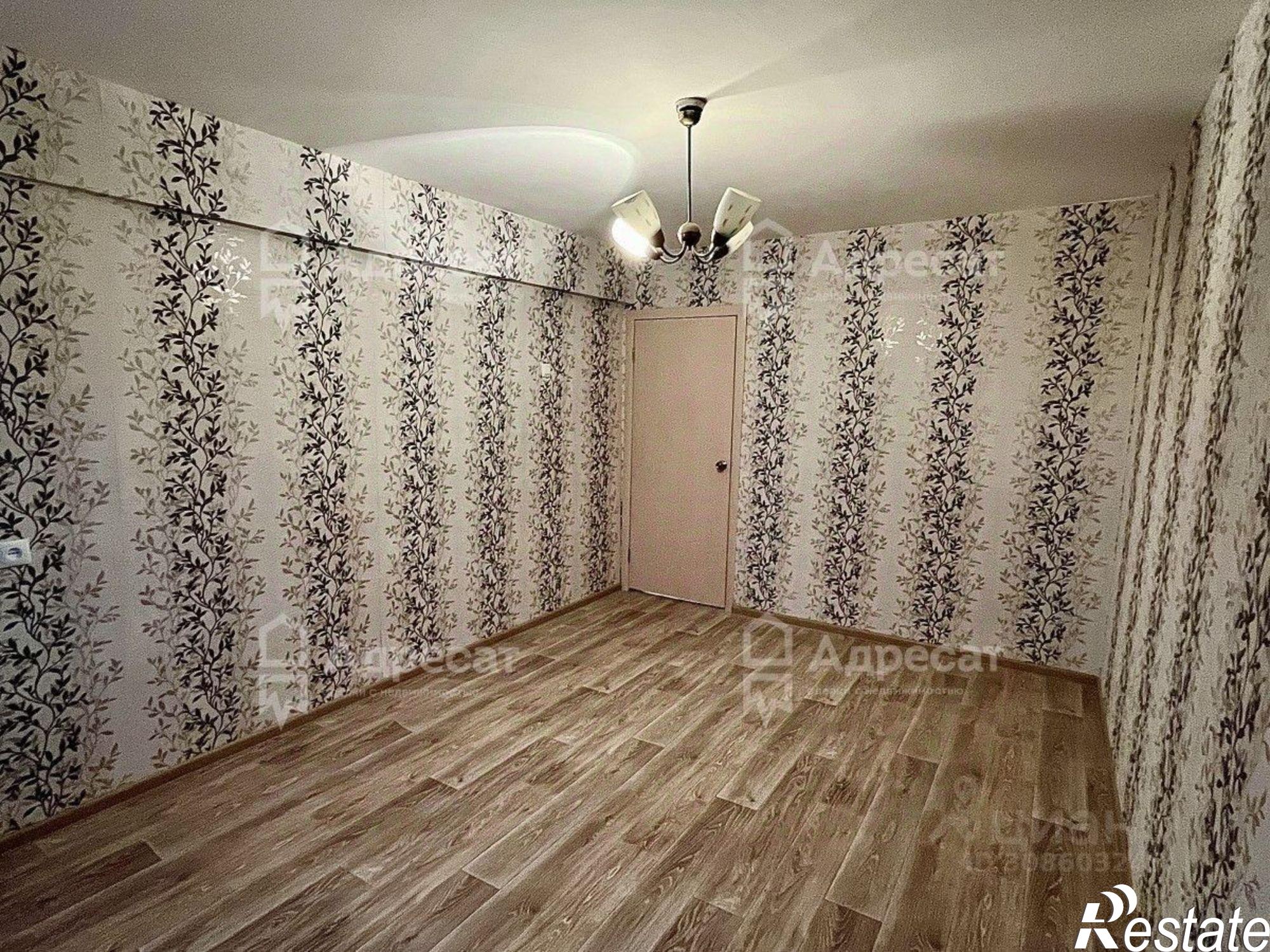 Купить квартиру за 3 100 000 рублей на Светлоярский район